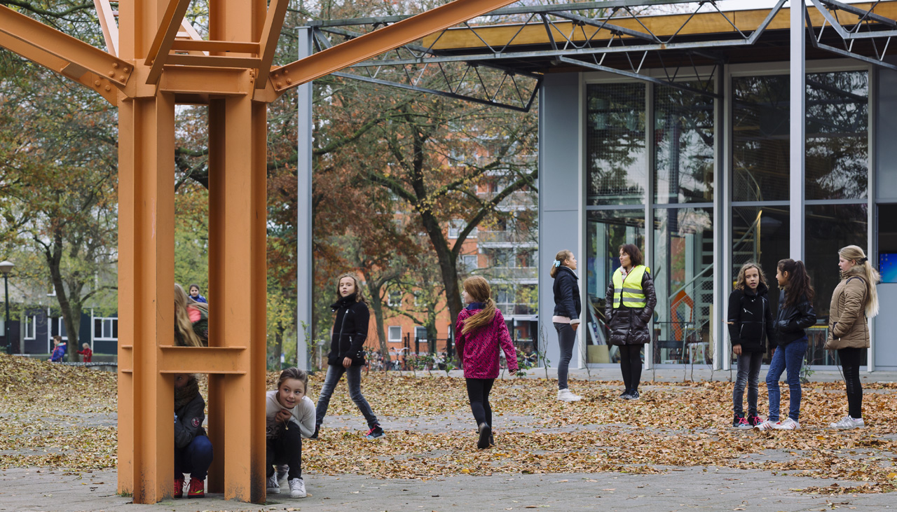 Users lend a building flow, scale and gloss - photo Bas Gijselhart